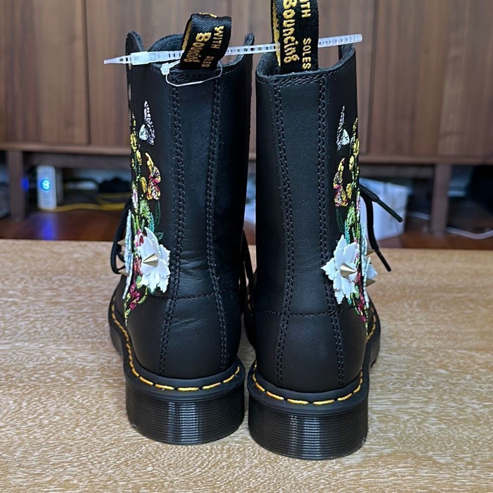Dr. Martens 1490 Bloom 10 Eye Boots - Picture 5 of 9